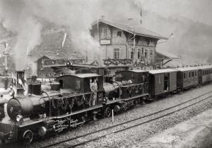 Der Eröffnungszug in Klosters mit der «Rhätia» Nr. 1 an der Spitze des Zuges