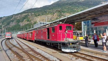 Extrazug MGBahn historic von Brig nach Oberwald, gezogen von der HGe 4/4 Nr. 36