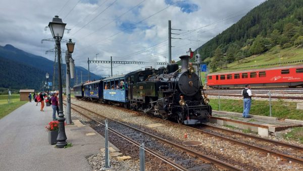 Bahnhof Oberwald DFB, unser Zug kurz vor der Abfahrt Richtung Gletsch