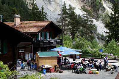 Zügabeizli am Bahnhof Wiesen